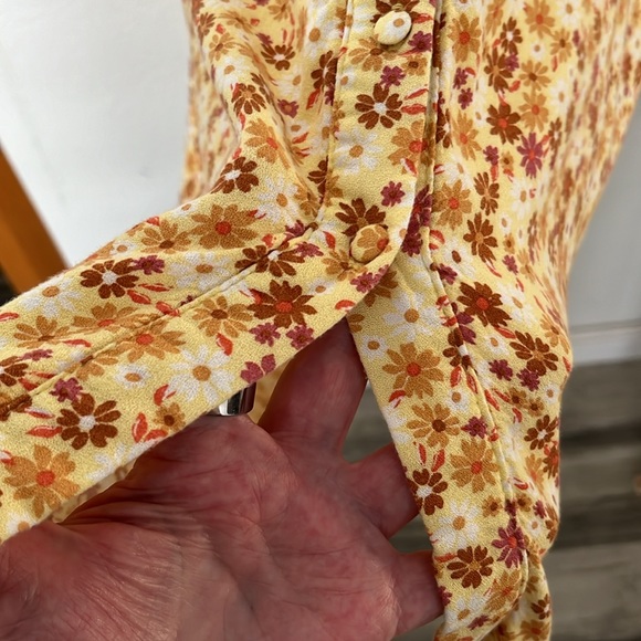 🌼CUTE DRESS YELLOW FLORAL PATTERN SIZE XSP GREAT CONDITION BUTTON DOWN FRONT - Picture 2 of 5